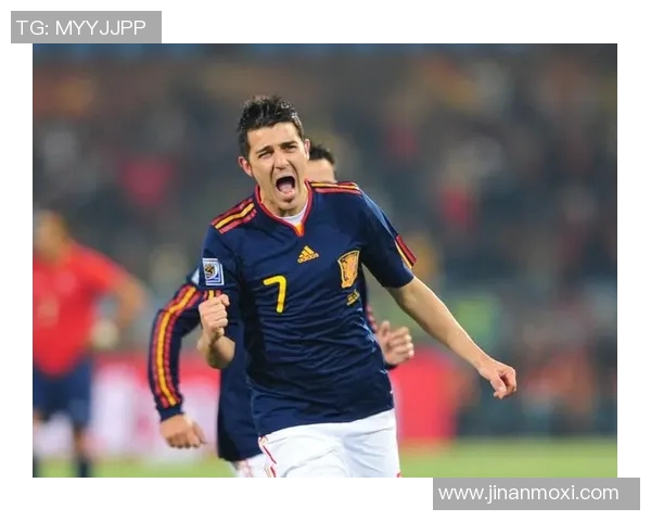 小辫子足球球星的传奇之路从街头到绿茵场的辉煌征程