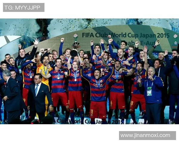 足球巨星精彩瞬间全程记录震撼场面直击球迷热情与巅峰对决